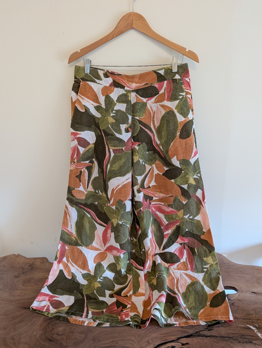 Tahari 100% Linen High-Rise Wide Leg Pull On Tropical Palm Hawaiian Crop Pant, L